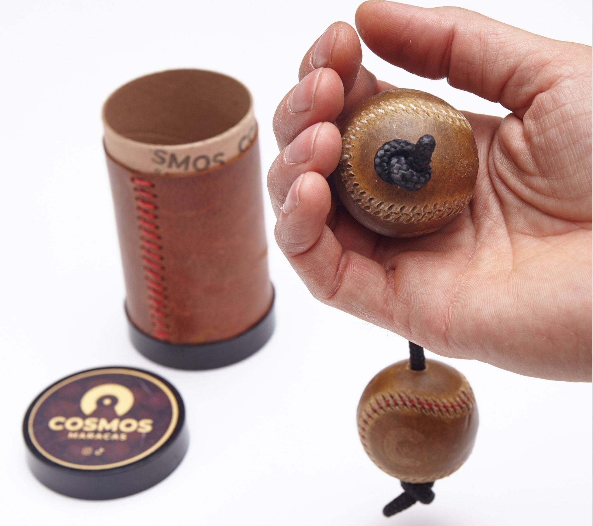 Órbita — maraca esférica de cuero argentino, Ø 4,5 cm, 110 – 120 g
