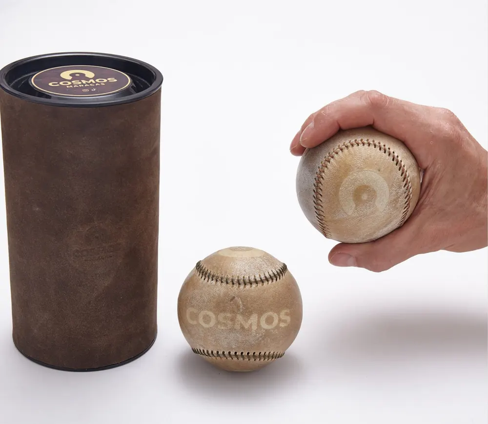 Cosmos 8 — maraca esférica de cuero, Ø 8 cm, 275 – 340 g