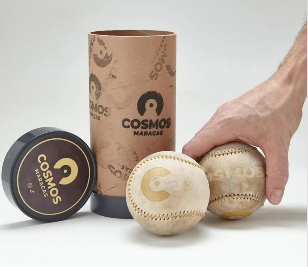 Cosmos 9 — maraca esférica de cuero genuino argentino, Ø 9 cm, 330 – 420 g